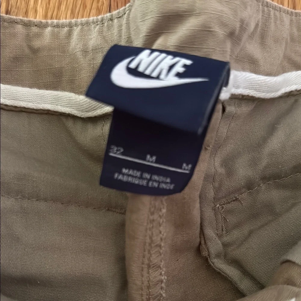 Nike Men's Tan Cargo Zipper Pocket Shorts Size 32 M